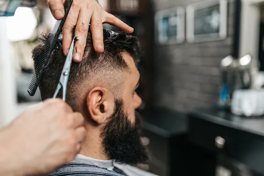 Corte y estilo en 5.55 Barbershop